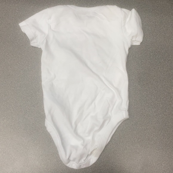 2 0-3 month onesies with hand knitted new born hat - Picture 5 of 9